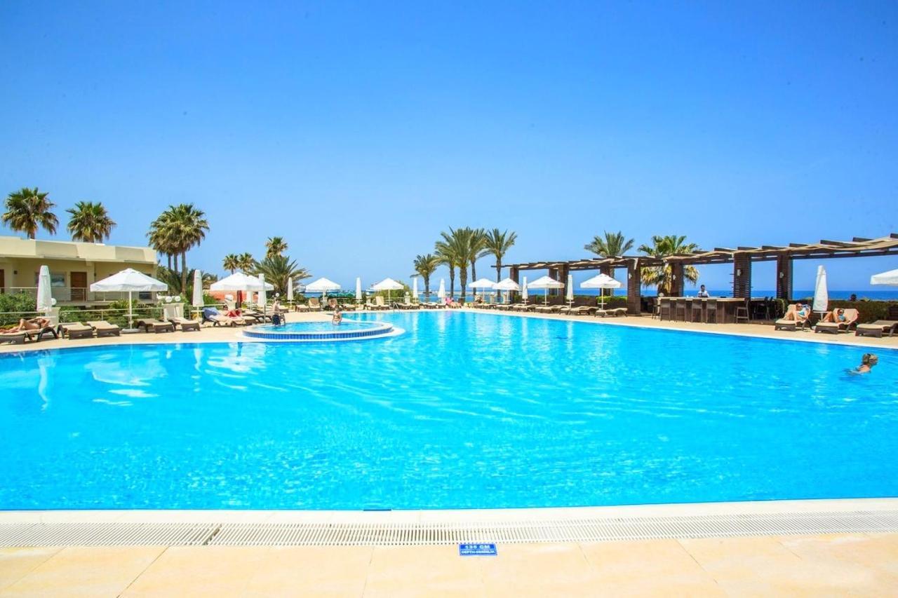 Vuni Palace Luxury Resort & Beach & Casino Kyrenia  Exterior foto
